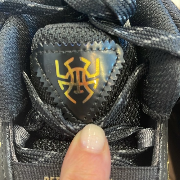 NWT - D.O.N. Issue 3 Basketball sneakers - size 6.5 - black and gold - Picture 5 of 9